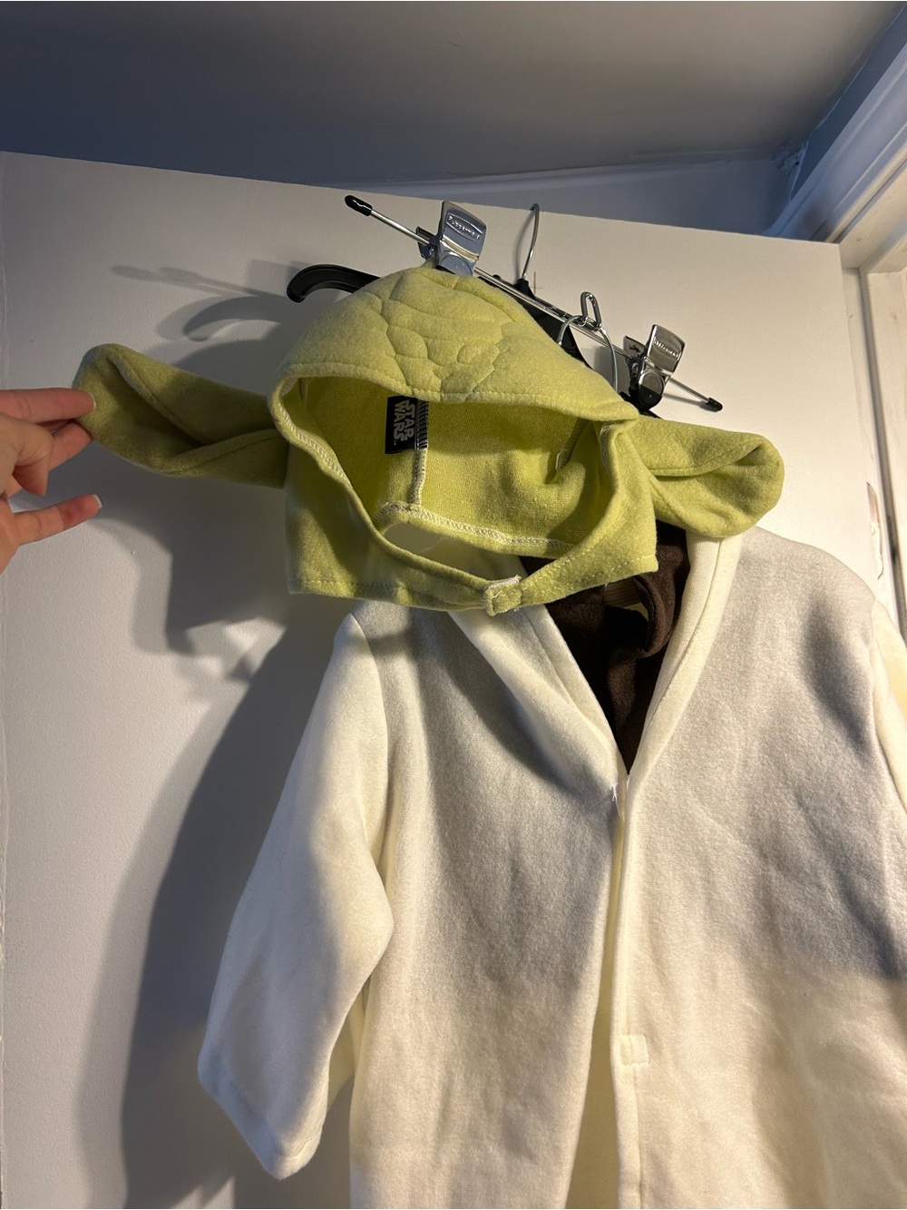 2T Rubie's Yoda Costume in Cream and Green - Picture 3 of 6